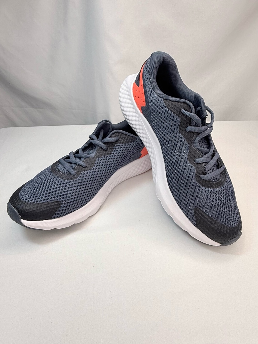 Under Armour Charged Rogue Men’s Size 8 Grey Mesh Running Shoes w/ Coral Accent